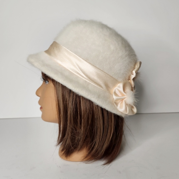 Vintage Angora Fur Wool Blend White Fuzzy Cloche Hat Peach Colored Satin Flowers - Picture 3 of 8